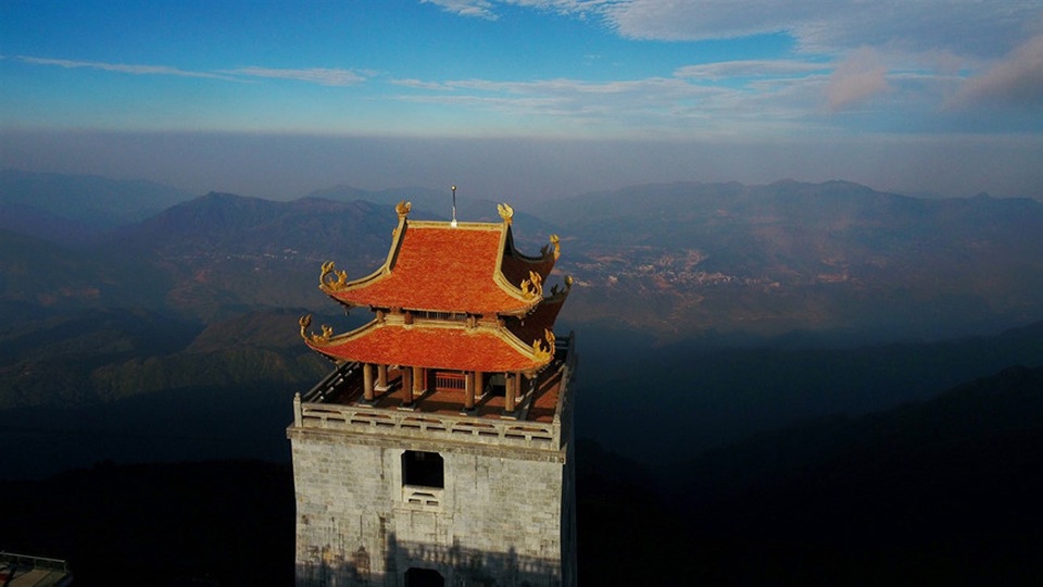 Đại hồng chung - Vọng lĩnh cao đài - Fansipan.jpg Đại hồng chung - Vọng lĩnh cao đài - Fansipan.jpg