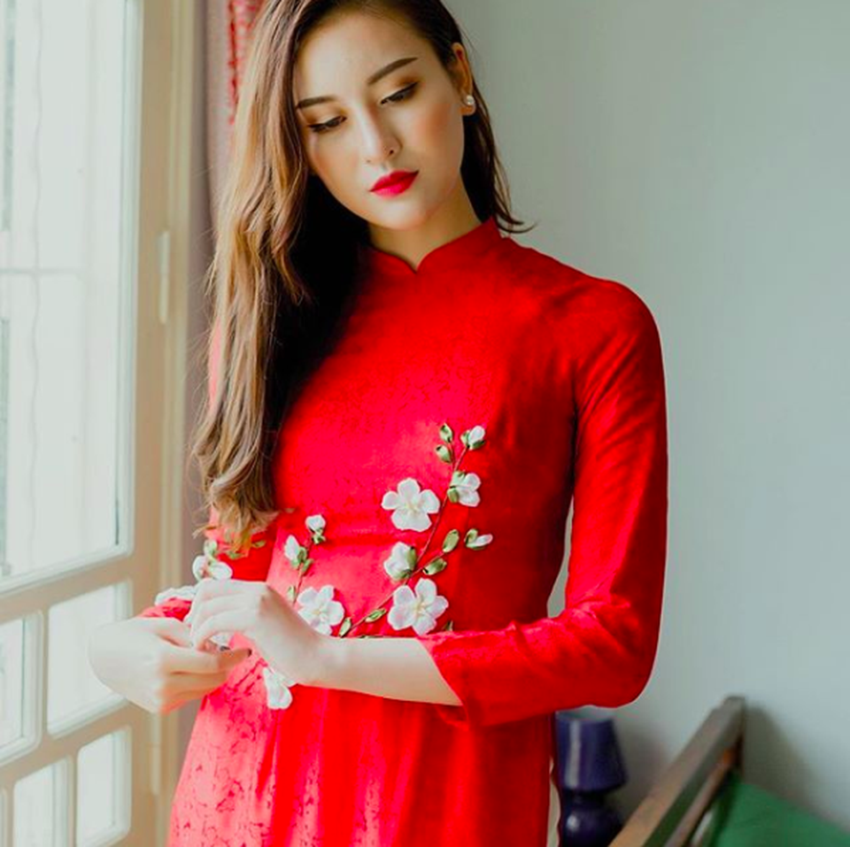 Các hot girl đua nhau khoe ảnh diện áo dài ngày Tết - 3 Các hot girl đua nhau khoe ảnh diện áo dài ngày Tết - 3