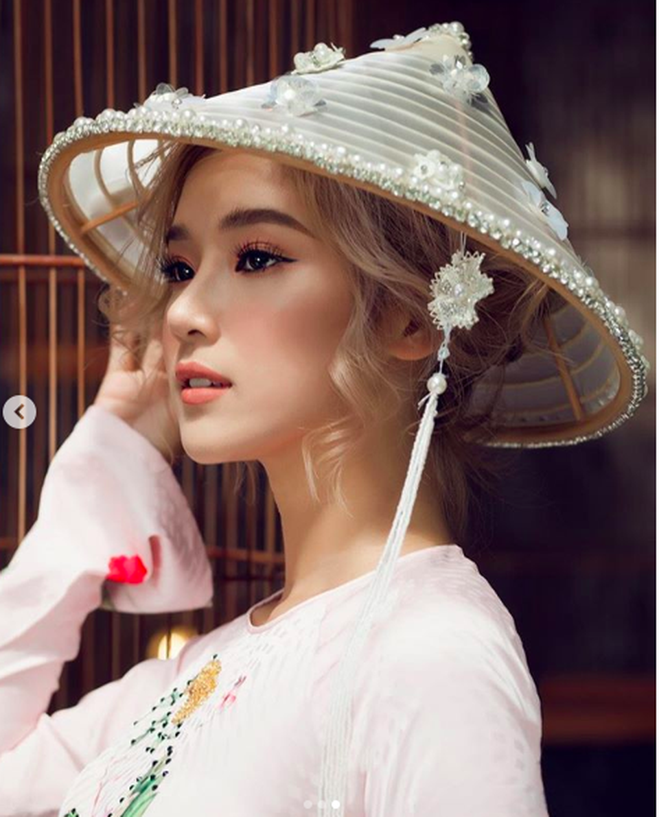 Các hot girl đua nhau khoe ảnh diện áo dài ngày Tết - 5 Các hot girl đua nhau khoe ảnh diện áo dài ngày Tết - 5