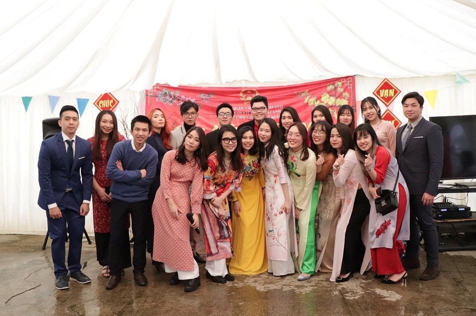 Nỗi niềm của các “bông hồng” Việt khi đón Tết xa nhà - 1 Nỗi niềm của các “bông hồng” Việt khi đón Tết xa nhà - 1