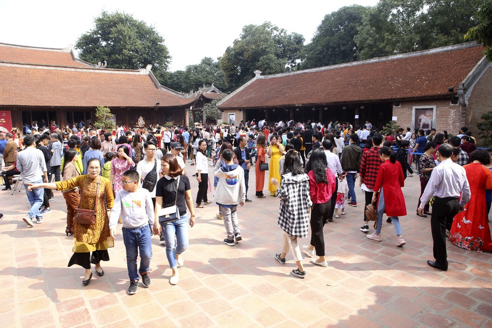 Hàng nghìn người dân đến Văn Miếu xin chữ đầu năm - 1