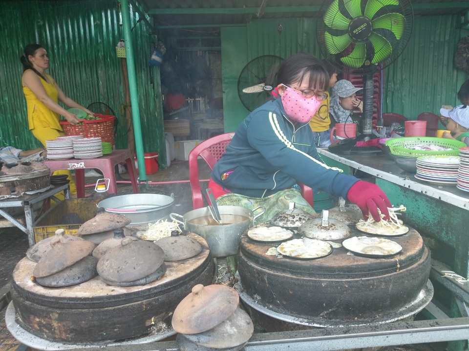 Bánh xèo, bánh căn Ninh Thuận hút khách Sài Gòn dịp Tết - 3