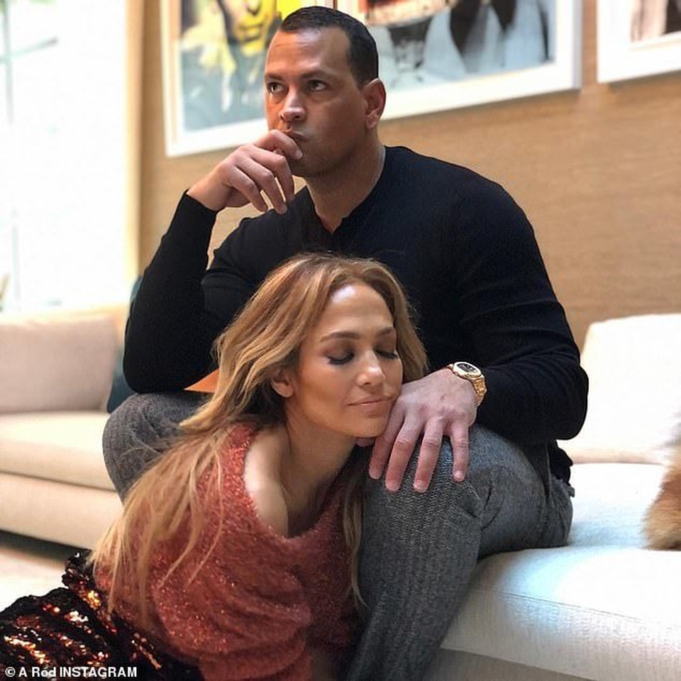 Jennifer Lopez khoe cơ bụng săn chắc sau khi cắt tinh bột 10 ngày - 7 Jennifer Lopez khoe cơ bụng săn chắc sau khi cắt tinh bột 10 ngày - 7