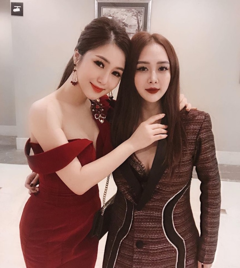 Em họ Hương Tràm: Thích mặc mốt giấu quần, trẻ đẹp gợi cảm không kém chị - 1 Em họ Hương Tràm: Thích mặc mốt giấu quần, trẻ đẹp gợi cảm không kém chị - 1
