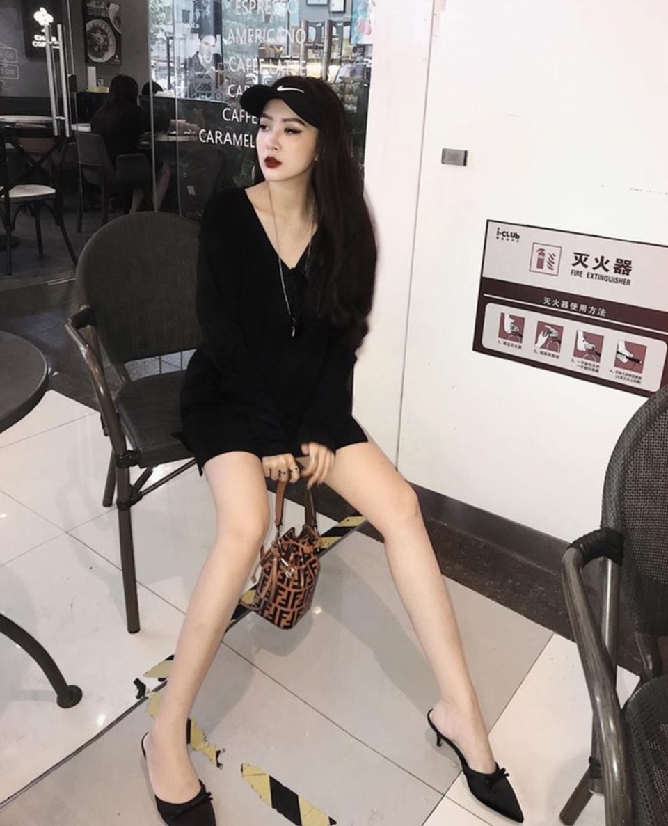 Em họ Hương Tràm: Thích mặc mốt giấu quần, trẻ đẹp gợi cảm không kém chị - 12..jpg Em họ Hương Tràm: Thích mặc mốt giấu quần, trẻ đẹp gợi cảm không kém chị - 12..jpg