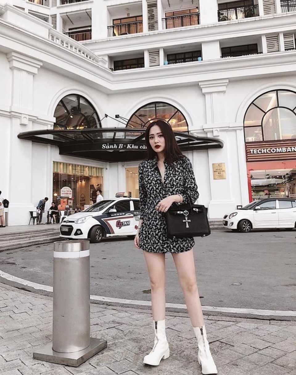 Em họ Hương Tràm: Thích mặc mốt giấu quần, trẻ đẹp gợi cảm không kém chị - 14..jpg Em họ Hương Tràm: Thích mặc mốt giấu quần, trẻ đẹp gợi cảm không kém chị - 14..jpg