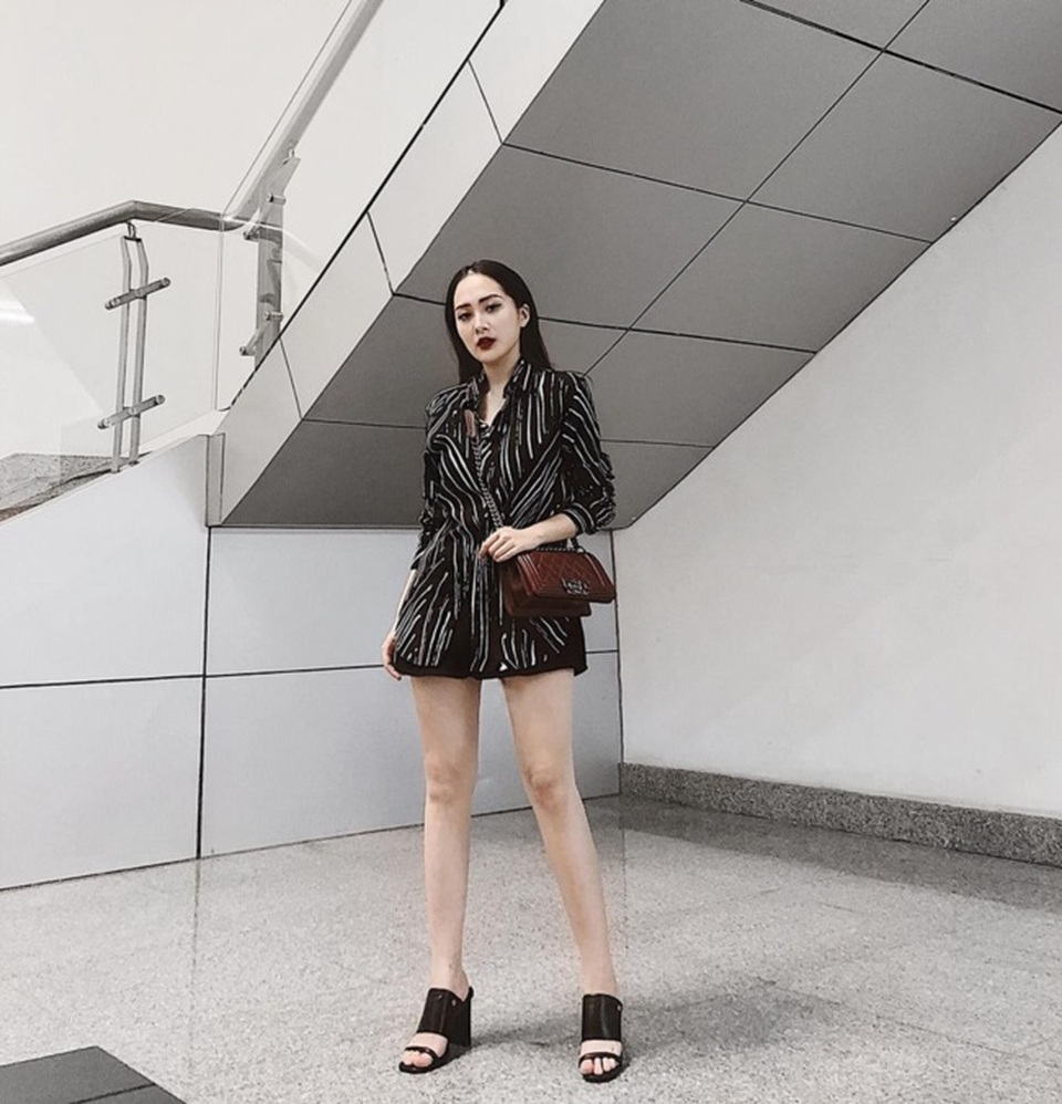Em họ Hương Tràm: Thích mặc mốt giấu quần, trẻ đẹp gợi cảm không kém chị - 15..jpg Em họ Hương Tràm: Thích mặc mốt giấu quần, trẻ đẹp gợi cảm không kém chị - 15..jpg