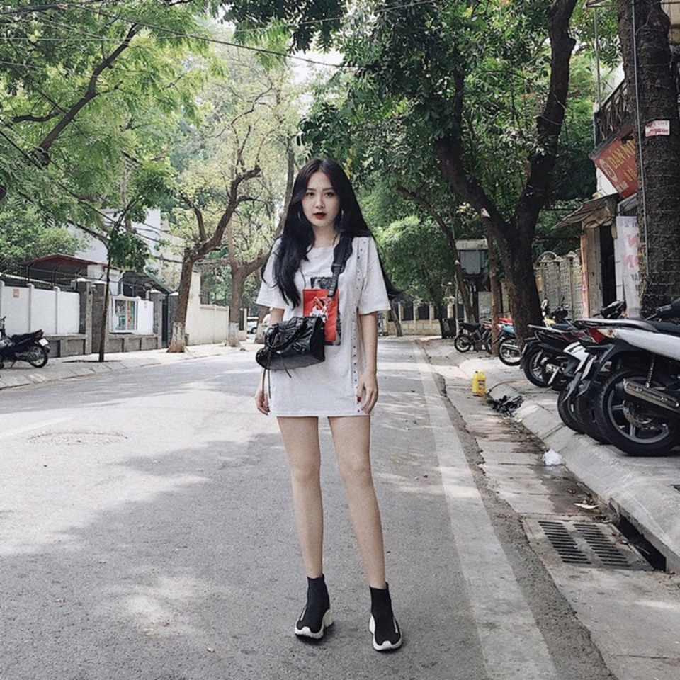 Em họ Hương Tràm: Thích mặc mốt giấu quần, trẻ đẹp gợi cảm không kém chị - 4..jpg Em họ Hương Tràm: Thích mặc mốt giấu quần, trẻ đẹp gợi cảm không kém chị - 4..jpg
