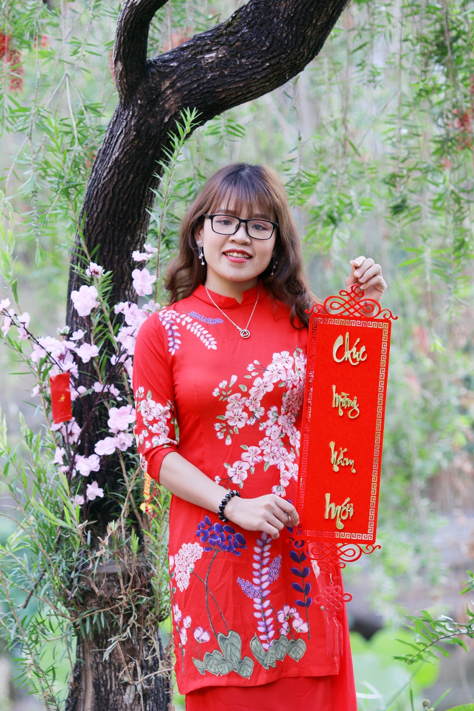 Xuân về, những cô gái “phố núi” xúng xính áo dài dạo phố hoa - 5 Xuân về, những cô gái “phố núi” xúng xính áo dài dạo phố hoa - 5