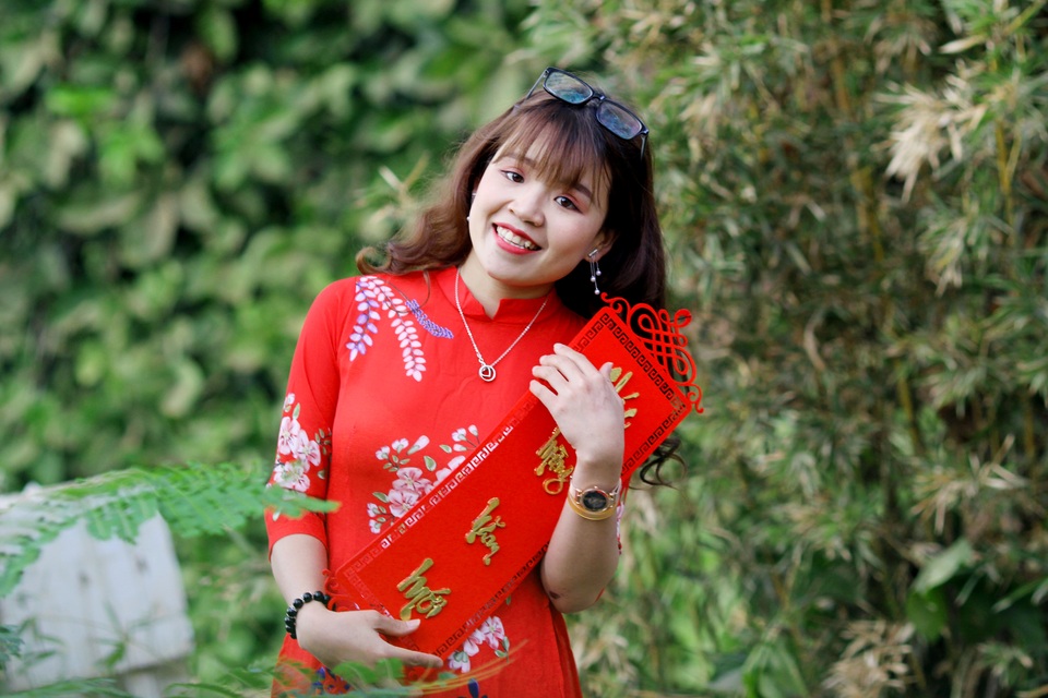 Xuân về, những cô gái “phố núi” xúng xính áo dài dạo phố hoa - 7 Xuân về, những cô gái “phố núi” xúng xính áo dài dạo phố hoa - 7