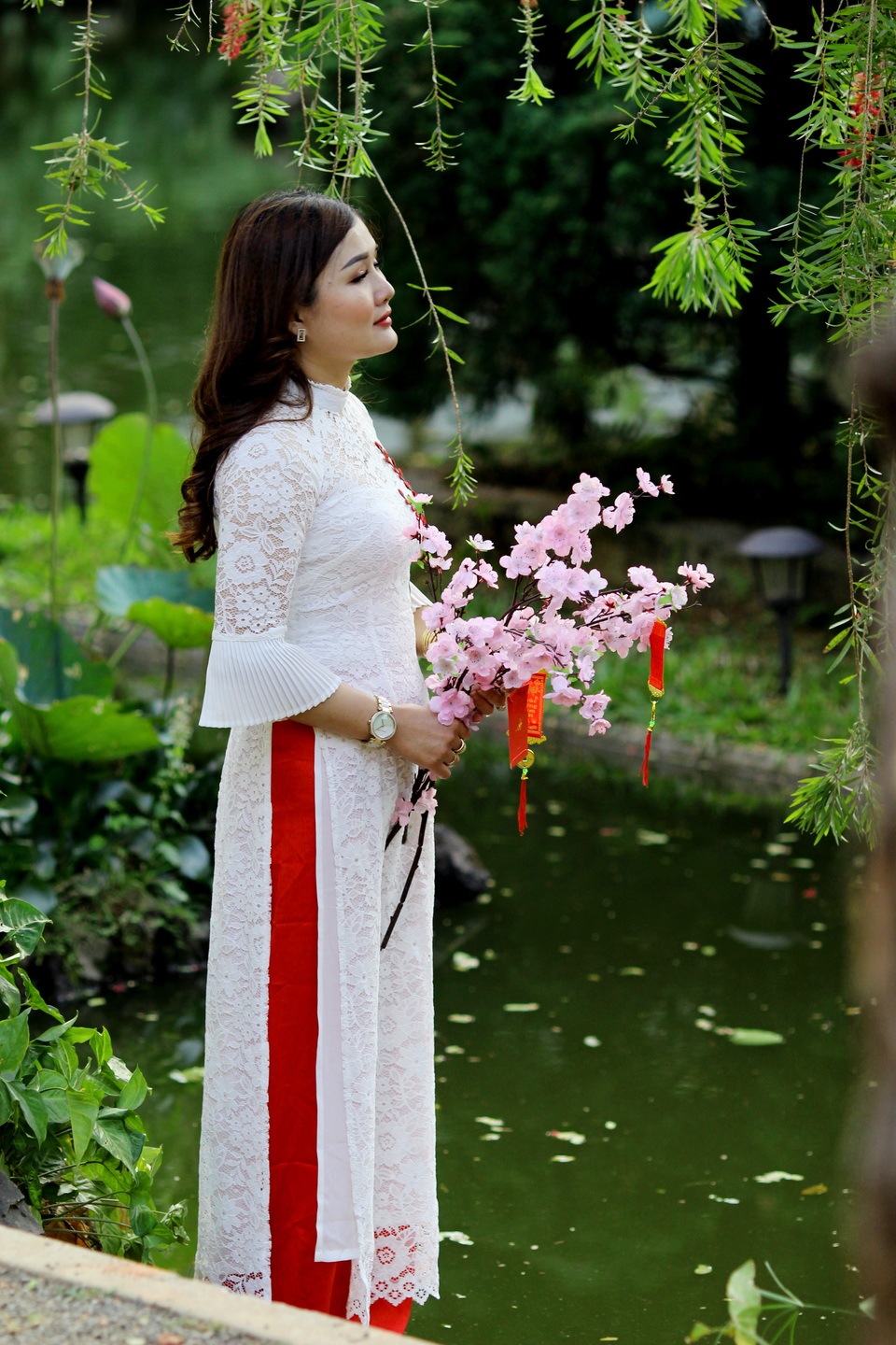 Xuân về, những cô gái “phố núi” xúng xính áo dài dạo phố hoa - 6 Xuân về, những cô gái “phố núi” xúng xính áo dài dạo phố hoa - 6