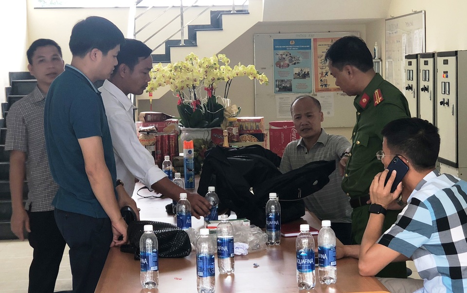 Vụ dùng súng cướp trạm thu phí: Khoanh vùng 2 nghi can, thu giỏ đựng tiền - 5 Vụ dùng súng cướp trạm thu phí: Khoanh vùng 2 nghi can, thu giỏ đựng tiền - 5