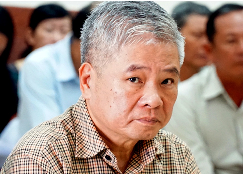 Khuynh đảo thị trường tài chính, đại gia tuổi Hợi ngồi tù vẫn bị khởi tố - 3 Khuynh đảo thị trường tài chính, đại gia tuổi Hợi ngồi tù vẫn bị khởi tố - 3