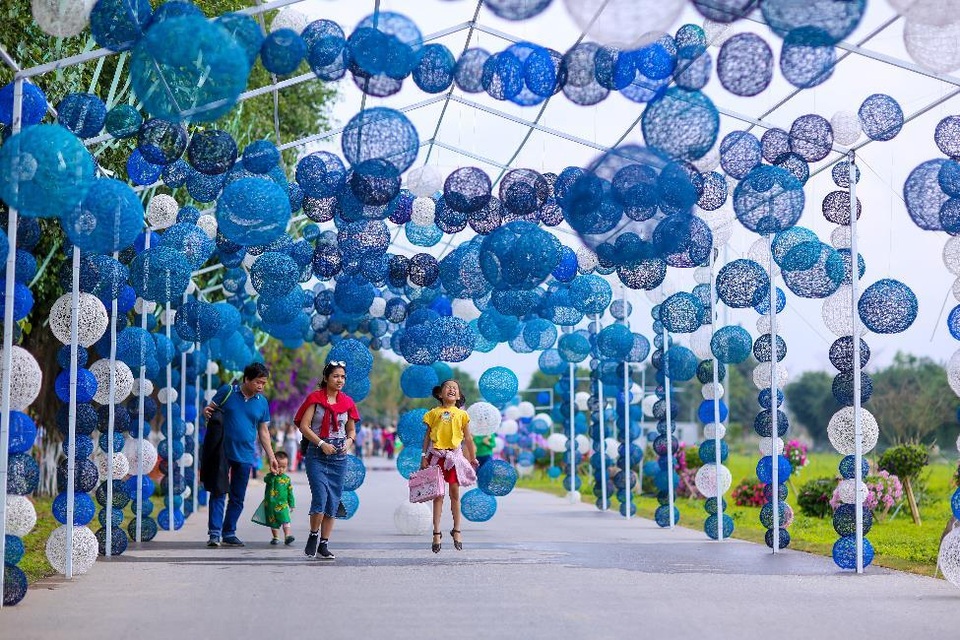 Người Hà Nội đổ xô đến Ecopark ngắm thiên nga, chèo thuyền Kayak - 7 Người Hà Nội đổ xô đến Ecopark ngắm thiên nga, chèo thuyền Kayak - 7