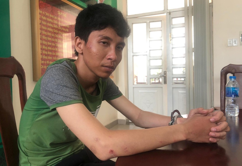 15 giờ truy bắt 2 nghi can dùng súng cướp 2,2 tỷ ở trạm thu phí cao tốc - 2 15 giờ truy bắt 2 nghi can dùng súng cướp 2,2 tỷ ở trạm thu phí cao tốc - 2