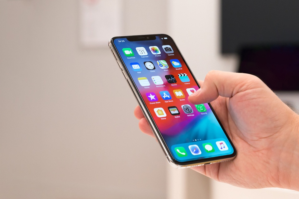 iphone.jpg iphone.jpg