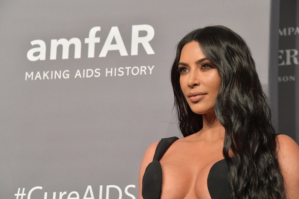 Kim+Kardashian+amfAR+New+York+Gala+2019+Arrivals+YJMWU0kO6jbl.jpg