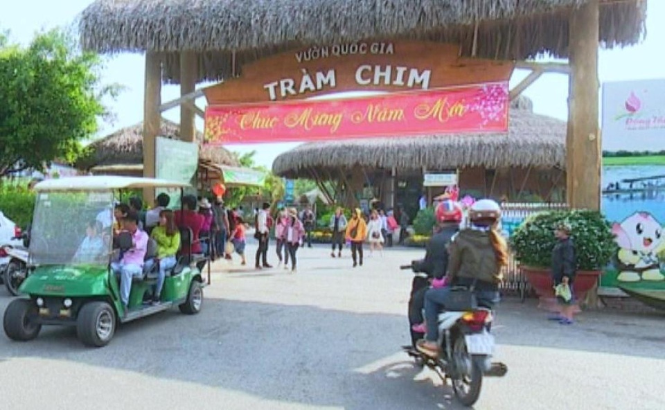 Phia truoc Khu DL Tram Chim.JPG