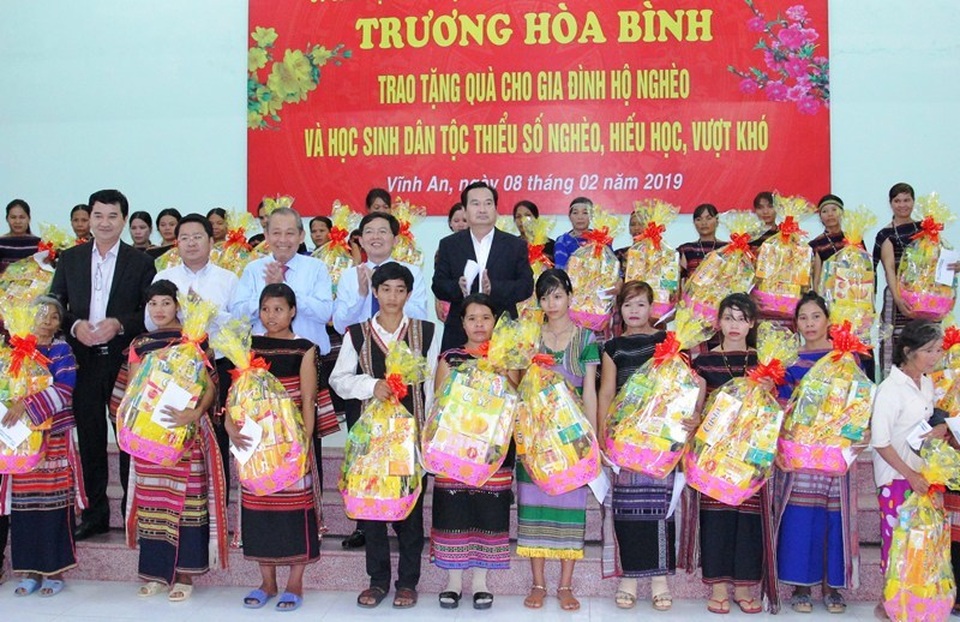 Phó Thủ tướng thăm, tặng quà người dân xã miền núi Vĩnh An dịp đầu năm - 1 Phó Thủ tướng thăm, tặng quà người dân xã miền núi Vĩnh An dịp đầu năm - 1