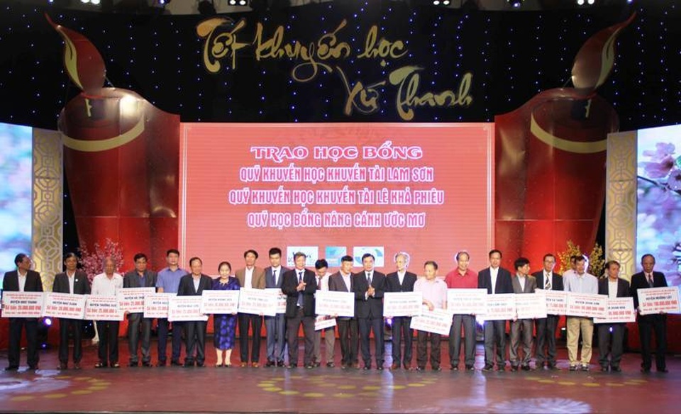 Hơn 3,5 tỷ đồng trong đêm Tết khuyến học xứ Thanh năm 2019 - 3 Hơn 3,5 tỷ đồng trong đêm Tết khuyến học xứ Thanh năm 2019 - 3