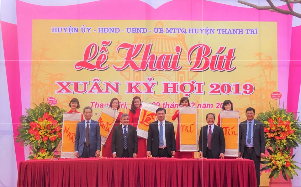 Hà Nội: Chọn 5 “chữ vàng” khai bút đầu xuân - 1 Hà Nội: Chọn 5 “chữ vàng” khai bút đầu xuân - 1