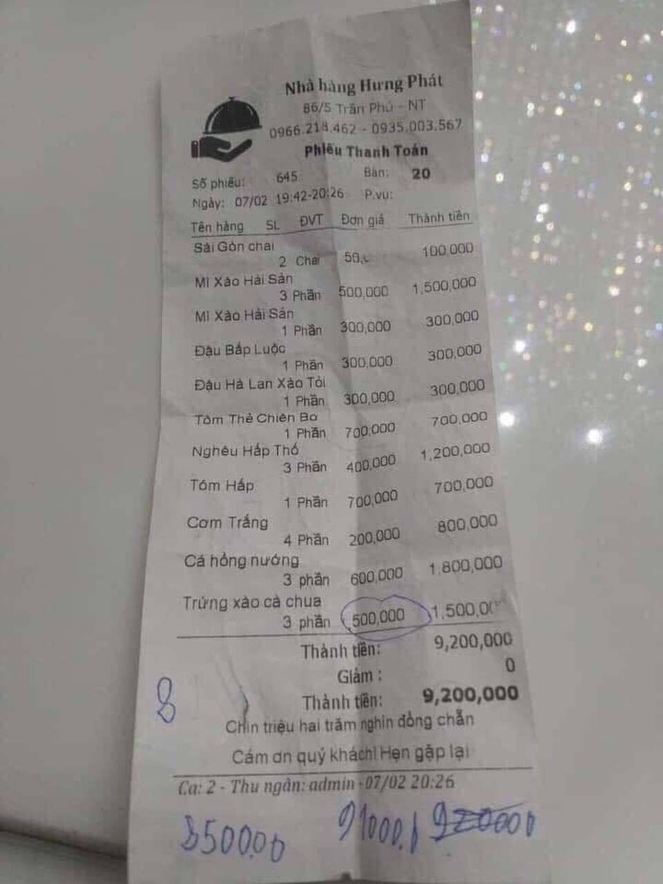 Trứng xào cà chua giá triệu rưỡi, quán bình dân “chém” khách mùng 3 Tết - 1 Trứng xào cà chua giá triệu rưỡi, quán bình dân “chém” khách mùng 3 Tết - 1
