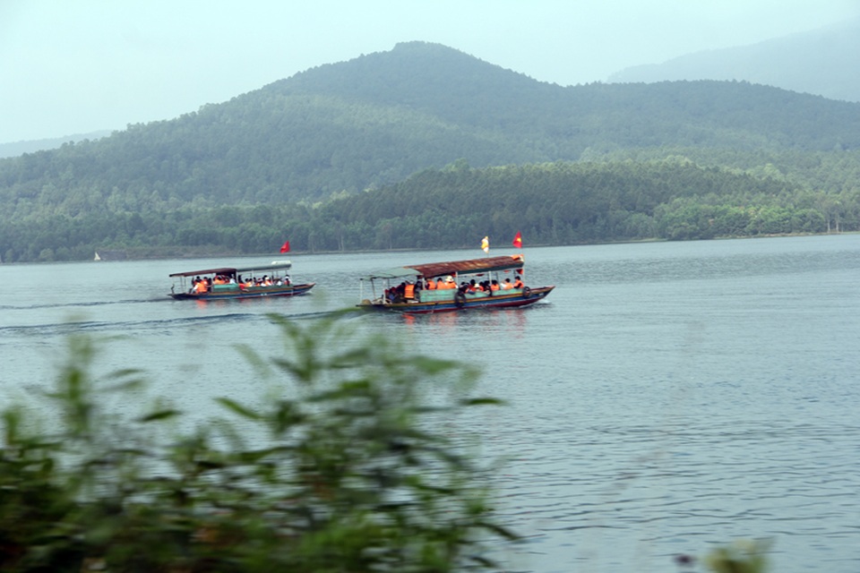 Chua Huong2.jpg Chua Huong2.jpg