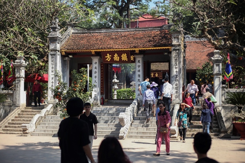 Tứ trấn Hà Nội thu hút người dân đi lễ đầu năm - 5 Tứ trấn Hà Nội thu hút người dân đi lễ đầu năm - 5