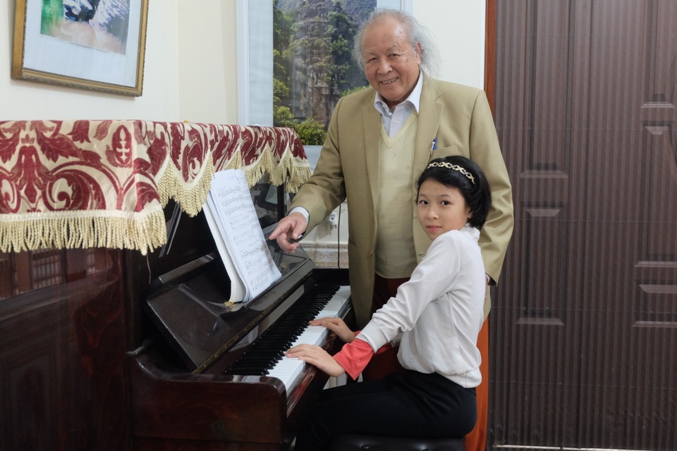 Bí quyết giữ gìn hôn nhân hạnh phúc của cặp đôi chồng 91 vợ 38 tuổi ở Hà Nội - 3