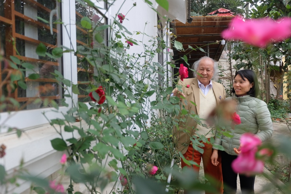 Bí quyết giữ gìn hôn nhân hạnh phúc của cặp đôi chồng 91 vợ 38 tuổi ở Hà Nội - 6