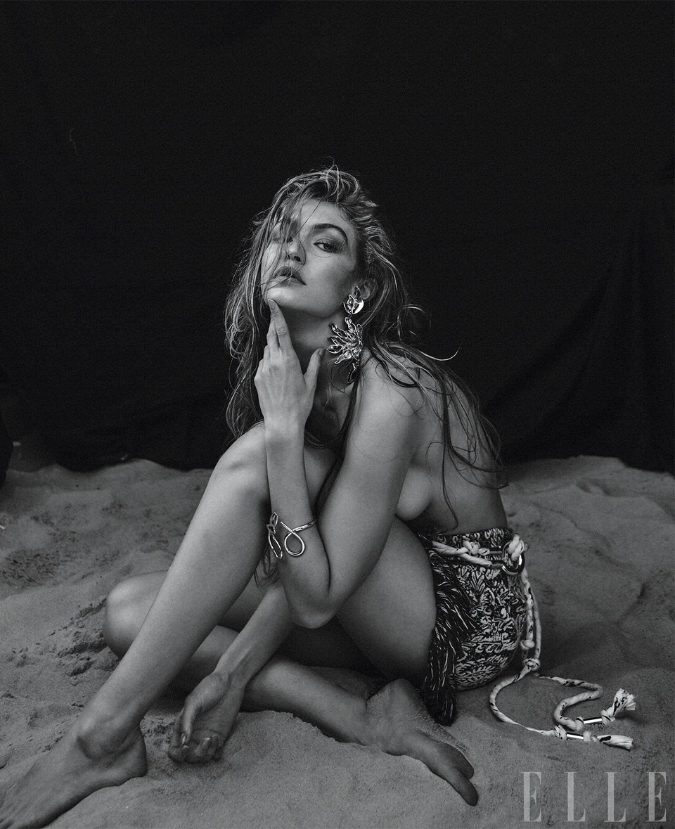 Gigi Hadid khoe thân ngọc - 5 Gigi Hadid khoe thân ngọc - 5