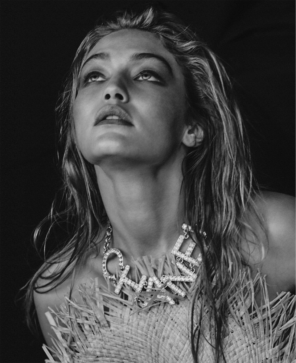 Gigi Hadid khoe thân ngọc - 4 Gigi Hadid khoe thân ngọc - 4