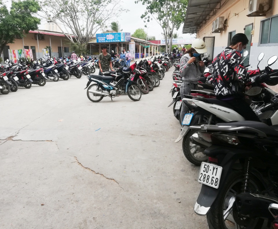 Hàng ngàn người đội nắng nườm nượp đi vía Bà ở xứ Công tử Bạc Liêu - 15 Hàng ngàn người đội nắng nườm nượp đi vía Bà ở xứ Công tử Bạc Liêu - 15