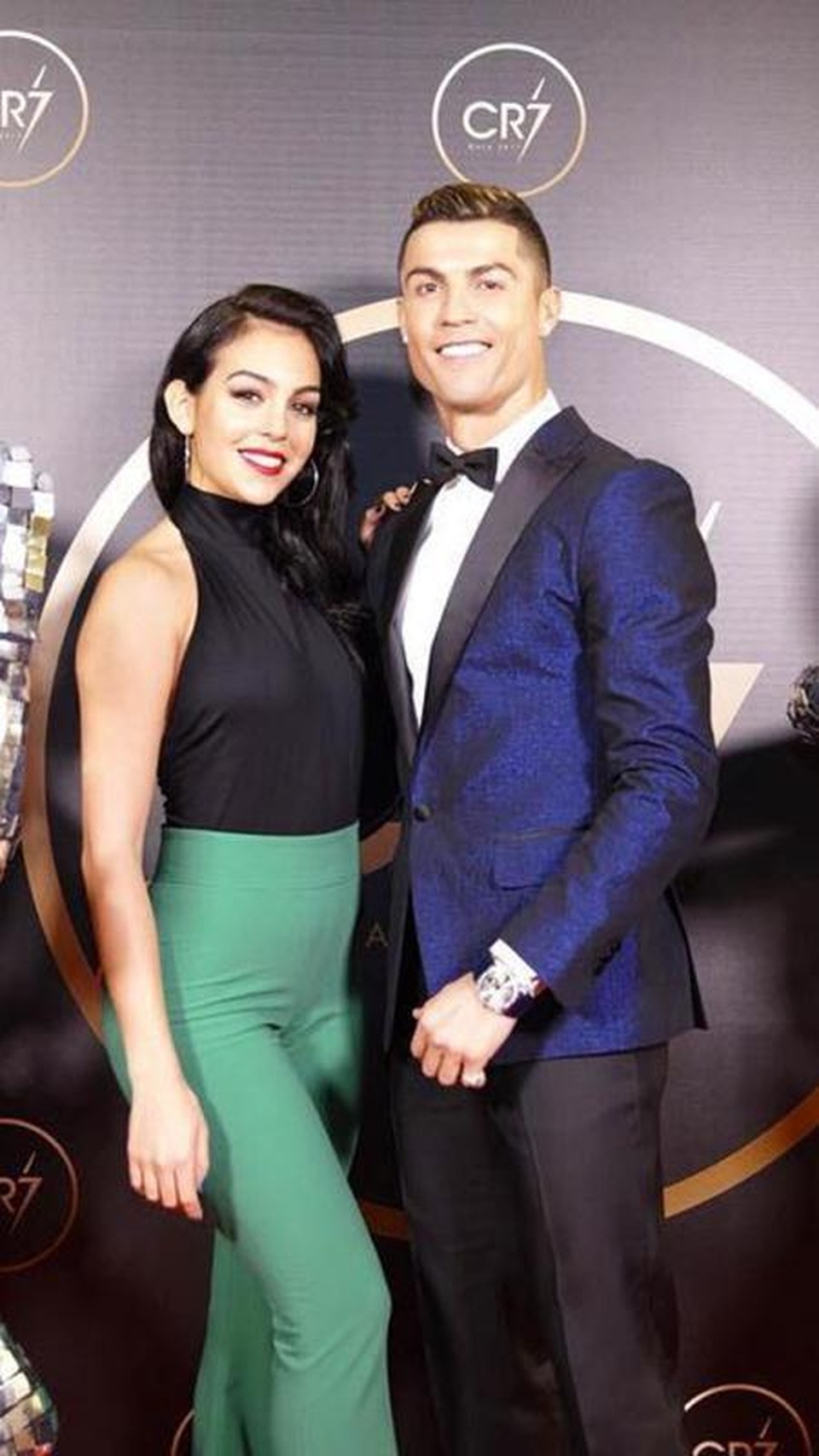 Loạt bằng chứng cho thấy C.Ronaldo đang mê bạn gái như “điếu đổ” - 7 Loạt bằng chứng cho thấy C.Ronaldo đang mê bạn gái như “điếu đổ” - 7