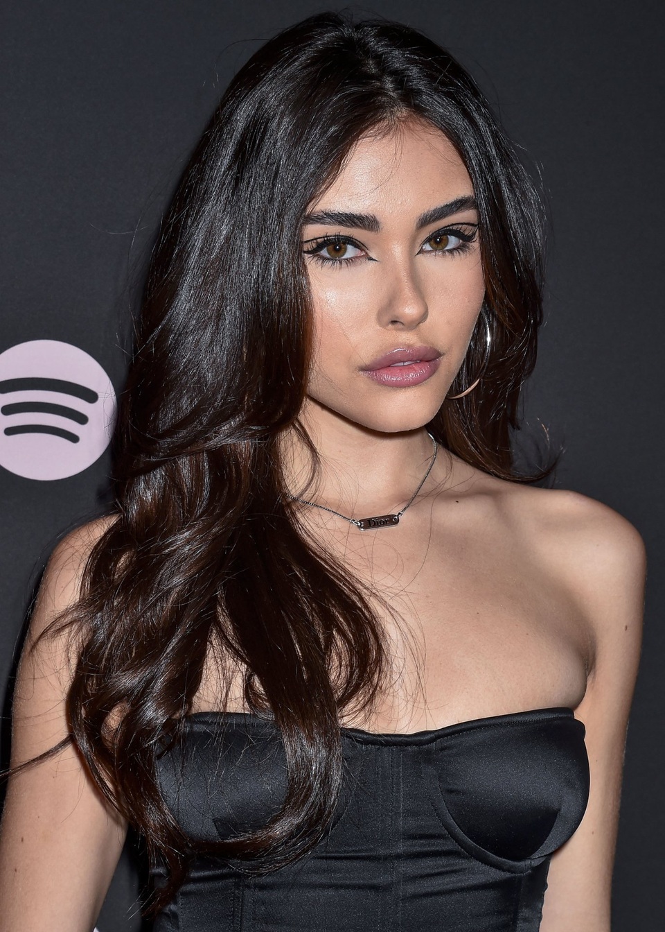 Madison Beer khoe vai trần quyến rũ - 3 Madison Beer khoe vai trần quyến rũ - 3