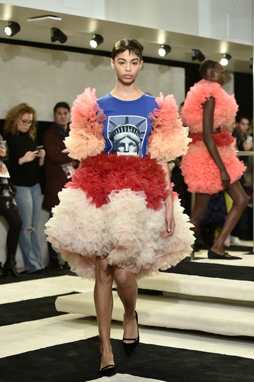 Tomo+Koizumi+Runway+February+2019+New+York+kkaOdOKIWSml.jpg Tomo+Koizumi+Runway+February+2019+New+York+kkaOdOKIWSml.jpg