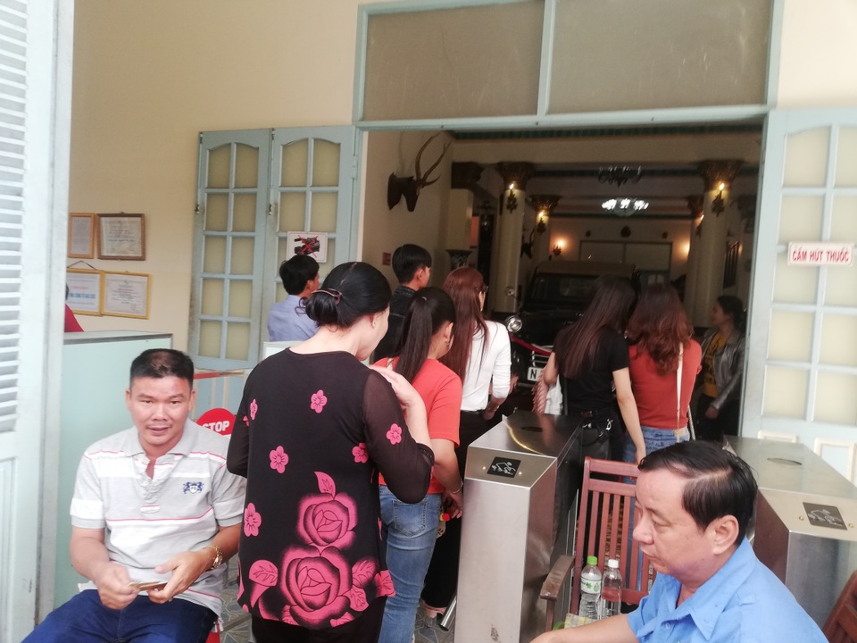 Để vào bên trong tham quan nhà Công tử Bạc Liêu, du khách mua vé từ 15.000 đồng - 30.000 đồng/người. Để vào bên trong tham quan nhà Công tử Bạc Liêu, du khách mua vé từ 15.000 đồng - 30.000 đồng/người.