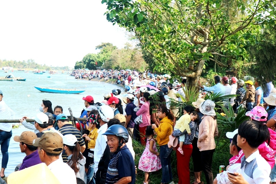 Đua ghe đầu xuân ở Hội An Đua ghe đầu xuân ở Hội An