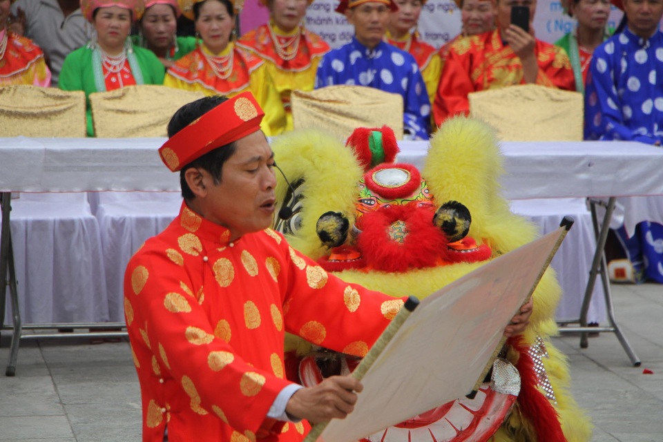 Hơn 500 học sinh giỏi dự lễ khai bút đầu xuân tại khu tưởng niệm vương triều Mạc - 3 Hơn 500 học sinh giỏi dự lễ khai bút đầu xuân tại khu tưởng niệm vương triều Mạc - 3