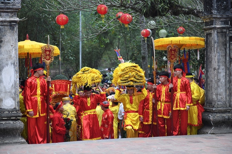 Bé gái 12 tuổi được làm Nữ tướng ở hội Gióng - 2 Bé gái 12 tuổi được làm Nữ tướng ở hội Gióng - 2