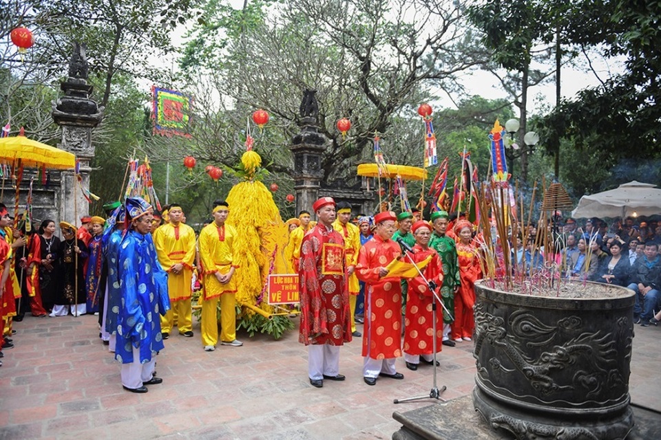 Bé gái 12 tuổi được làm Nữ tướng ở hội Gióng - 3 Bé gái 12 tuổi được làm Nữ tướng ở hội Gióng - 3