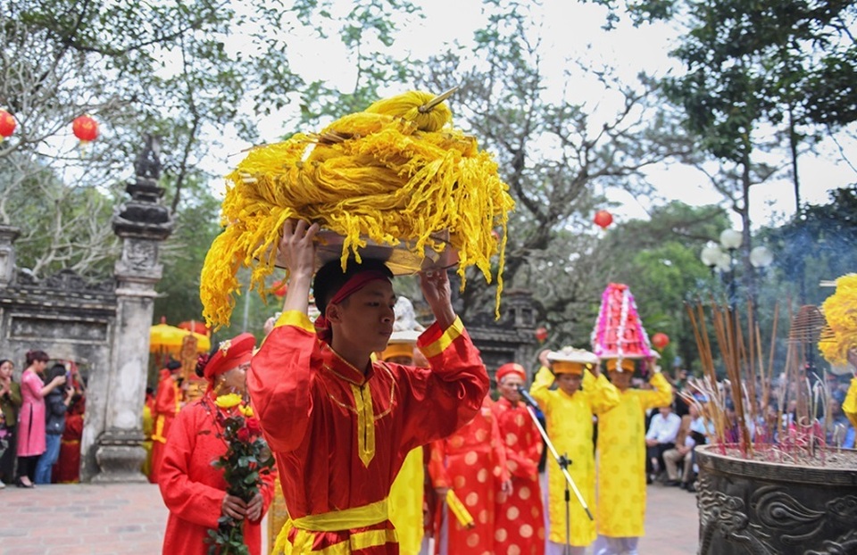 Bé gái 12 tuổi được làm Nữ tướng ở hội Gióng - 4 Bé gái 12 tuổi được làm Nữ tướng ở hội Gióng - 4