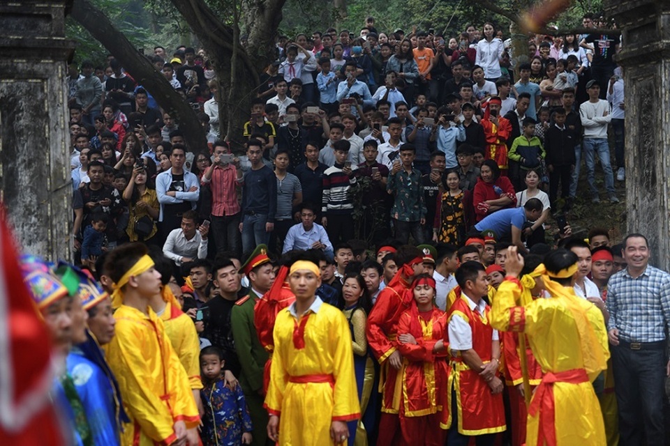 Bé gái 12 tuổi được làm Nữ tướng ở hội Gióng - 6 Bé gái 12 tuổi được làm Nữ tướng ở hội Gióng - 6
