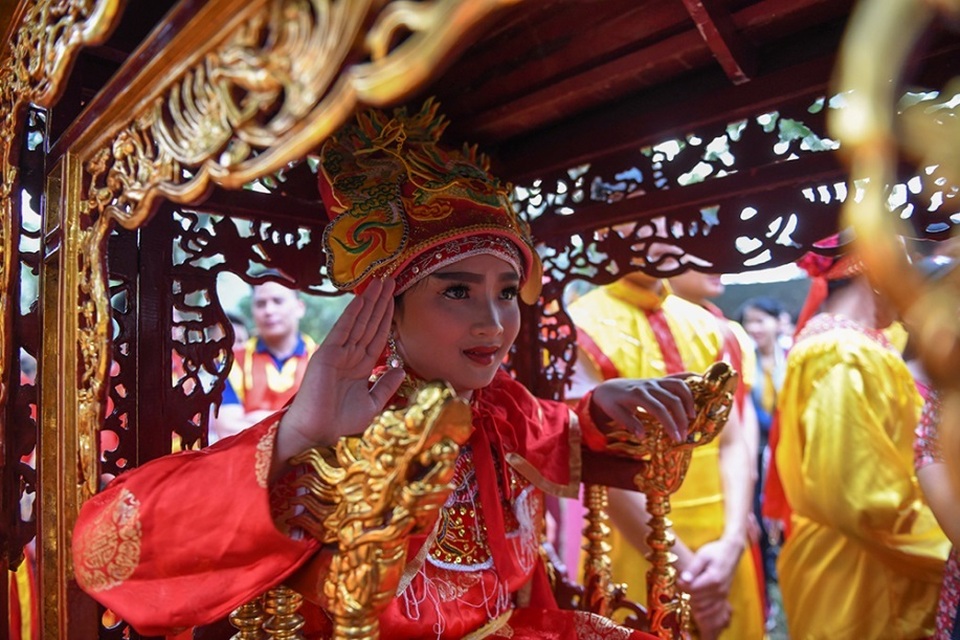 Bé gái 12 tuổi được làm Nữ tướng ở hội Gióng - 7 Bé gái 12 tuổi được làm Nữ tướng ở hội Gióng - 7
