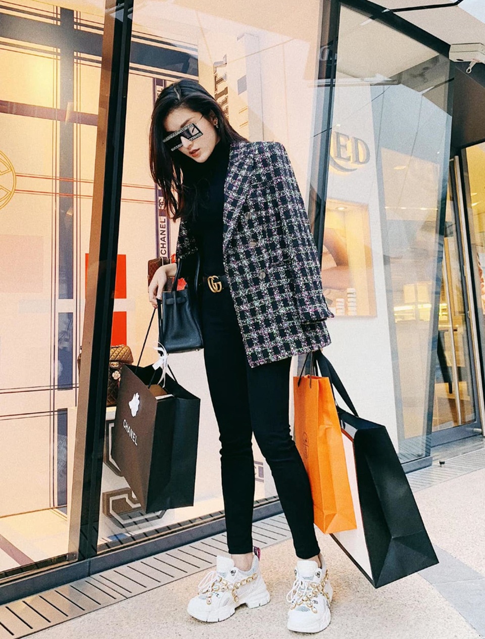 Vợ chồng Hà Tăng diện áo dài cực đẹp đôi, Mỹ Tâm giản dị với... dép tổ ong - 8 Vợ chồng Hà Tăng diện áo dài cực đẹp đôi, Mỹ Tâm giản dị với... dép tổ ong - 8