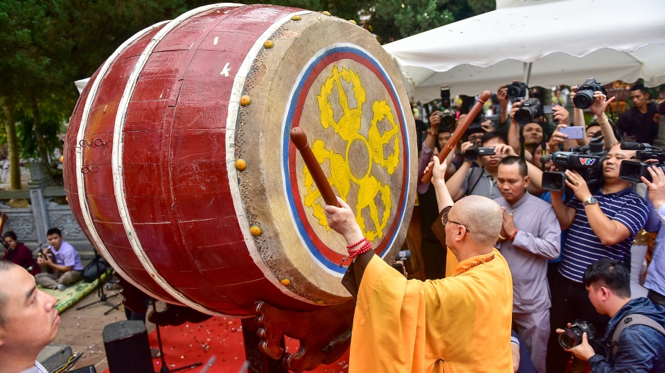50.000 du khách đổ về chùa Hương ngày khai hội - 7 50.000 du khách đổ về chùa Hương ngày khai hội - 7