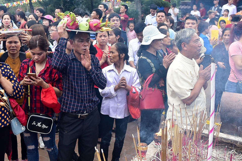 50.000 du khách đổ về chùa Hương ngày khai hội - 10 50.000 du khách đổ về chùa Hương ngày khai hội - 10