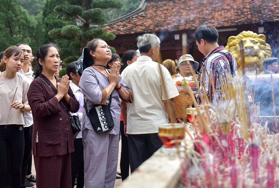 50.000 du khách đổ về chùa Hương ngày khai hội - 11 50.000 du khách đổ về chùa Hương ngày khai hội - 11