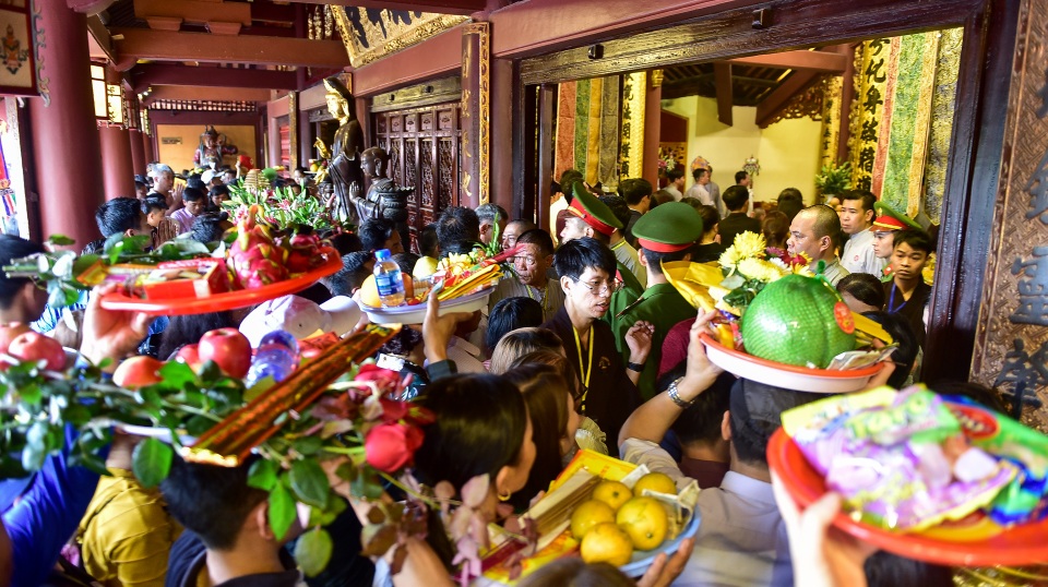 50.000 du khách đổ về chùa Hương ngày khai hội - 9 50.000 du khách đổ về chùa Hương ngày khai hội - 9