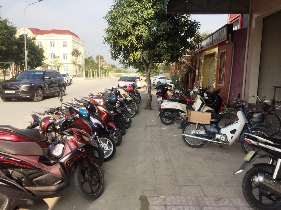 Đầu năm, quán ăn “đông nghẹt” người, khách phải đợi 30 phút mới được phục vụ - 4 Đầu năm, quán ăn “đông nghẹt” người, khách phải đợi 30 phút mới được phục vụ - 4